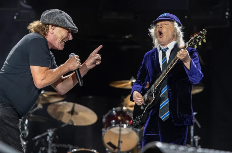 AC/DC in concert - Brian Johnson - Angus Young